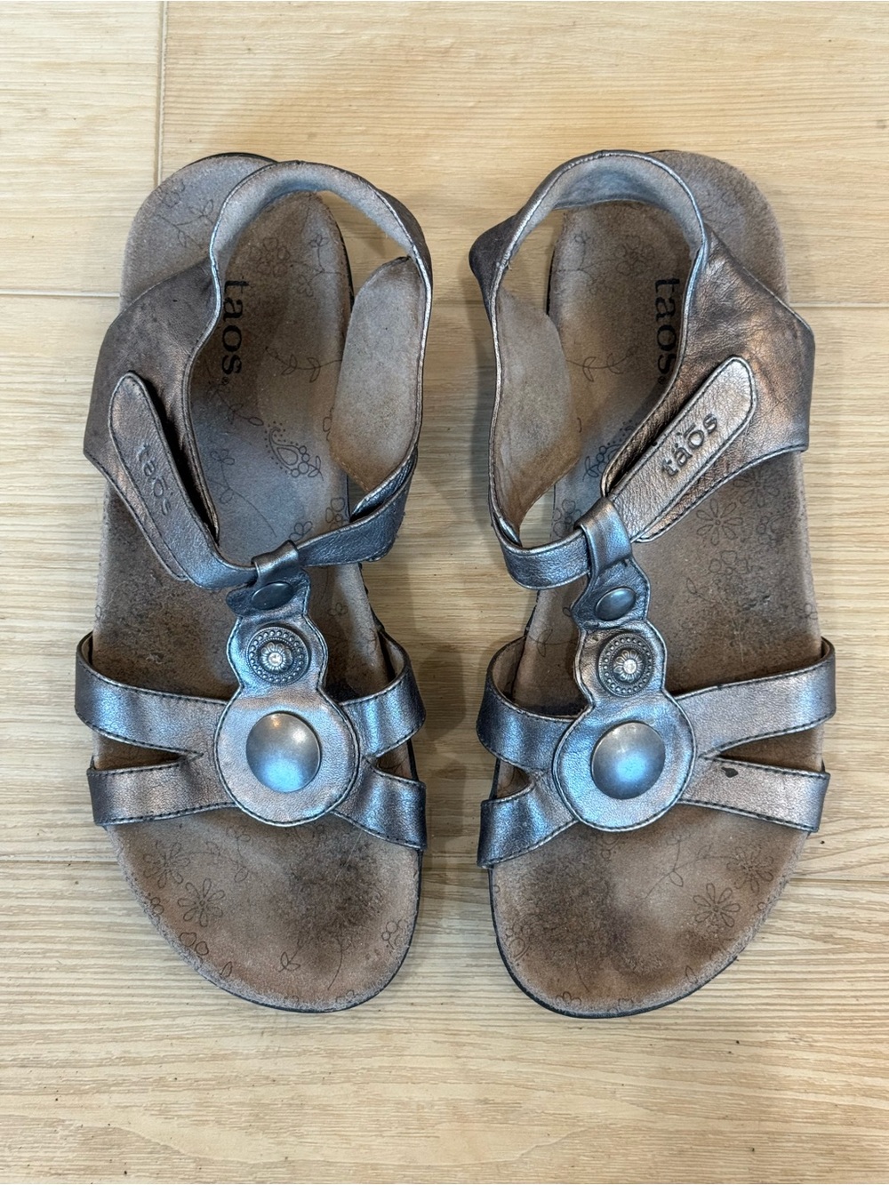 Taos Footwear Metallic Silver Leather Sandals